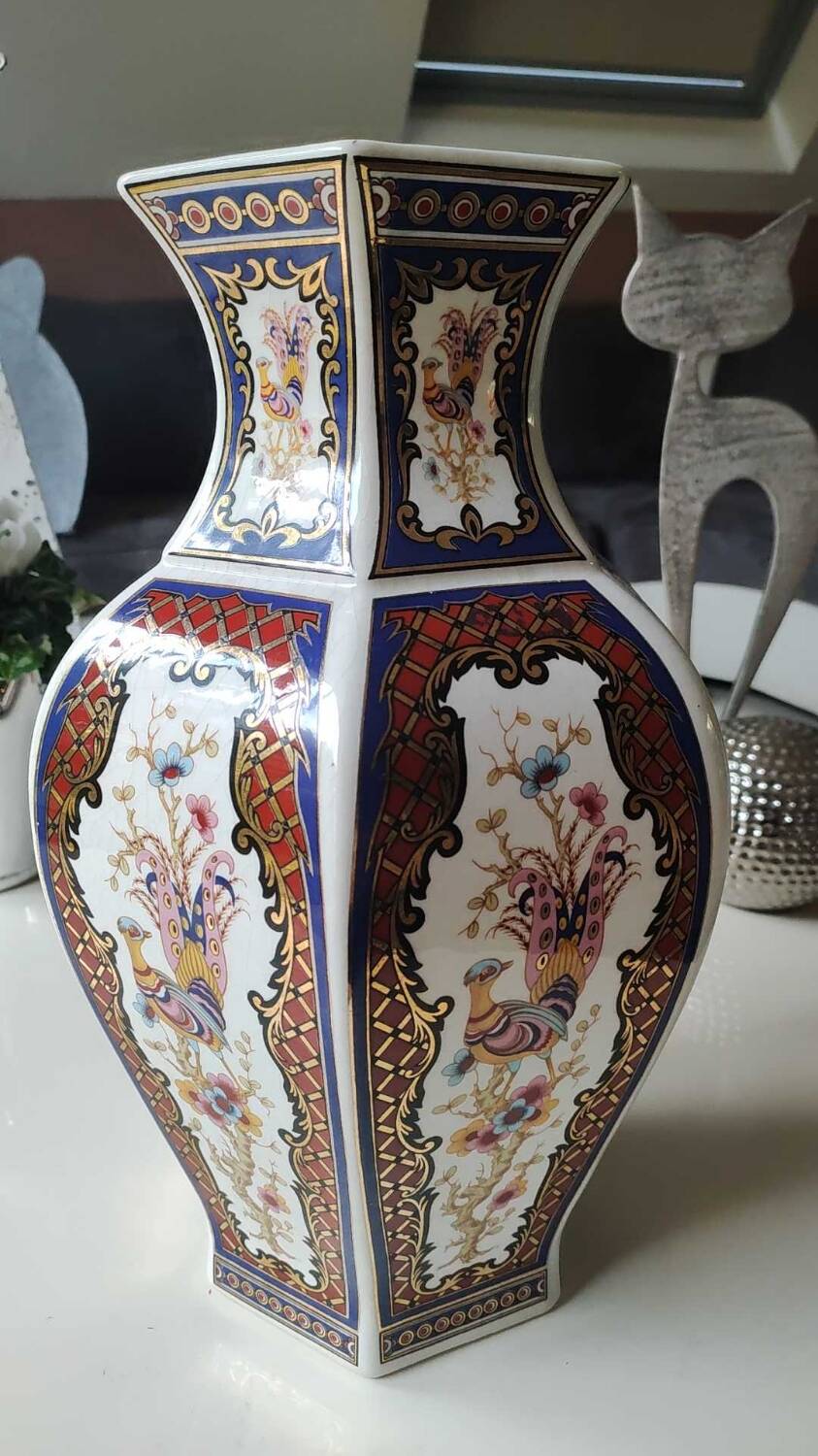 Hexagonal Chinese Vase. Imari style. Peacock/peacock and floral patterns. High 36 cm