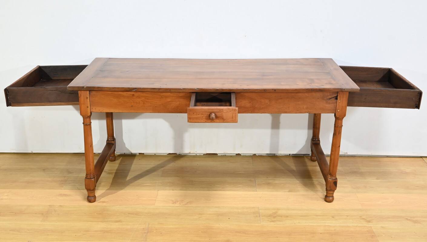 Property Farm Table in Cherry, Louis XIV style – Early 19th century
