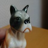 Chien boxer en porcelaine