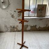 Patère wears pine coat 70