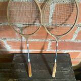 Paire de raquettes de tennis anciennes en bois et métal, années 50