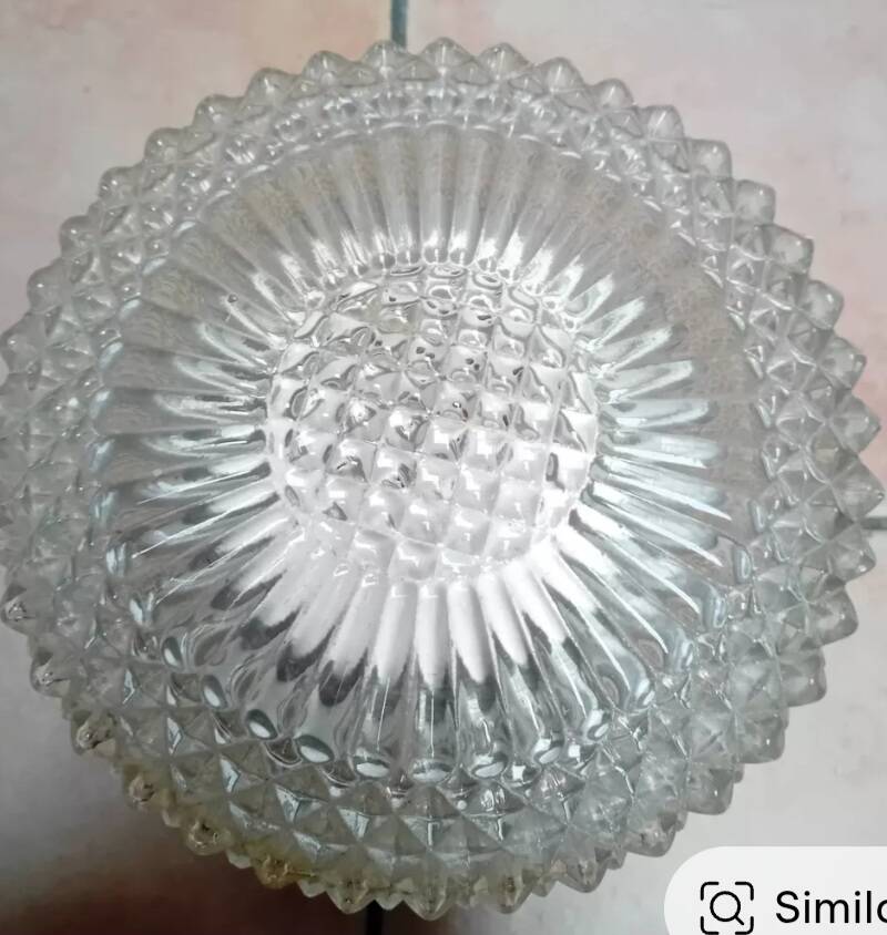 Vintage 20 cm sunflower glass ceiling light in very good condition.