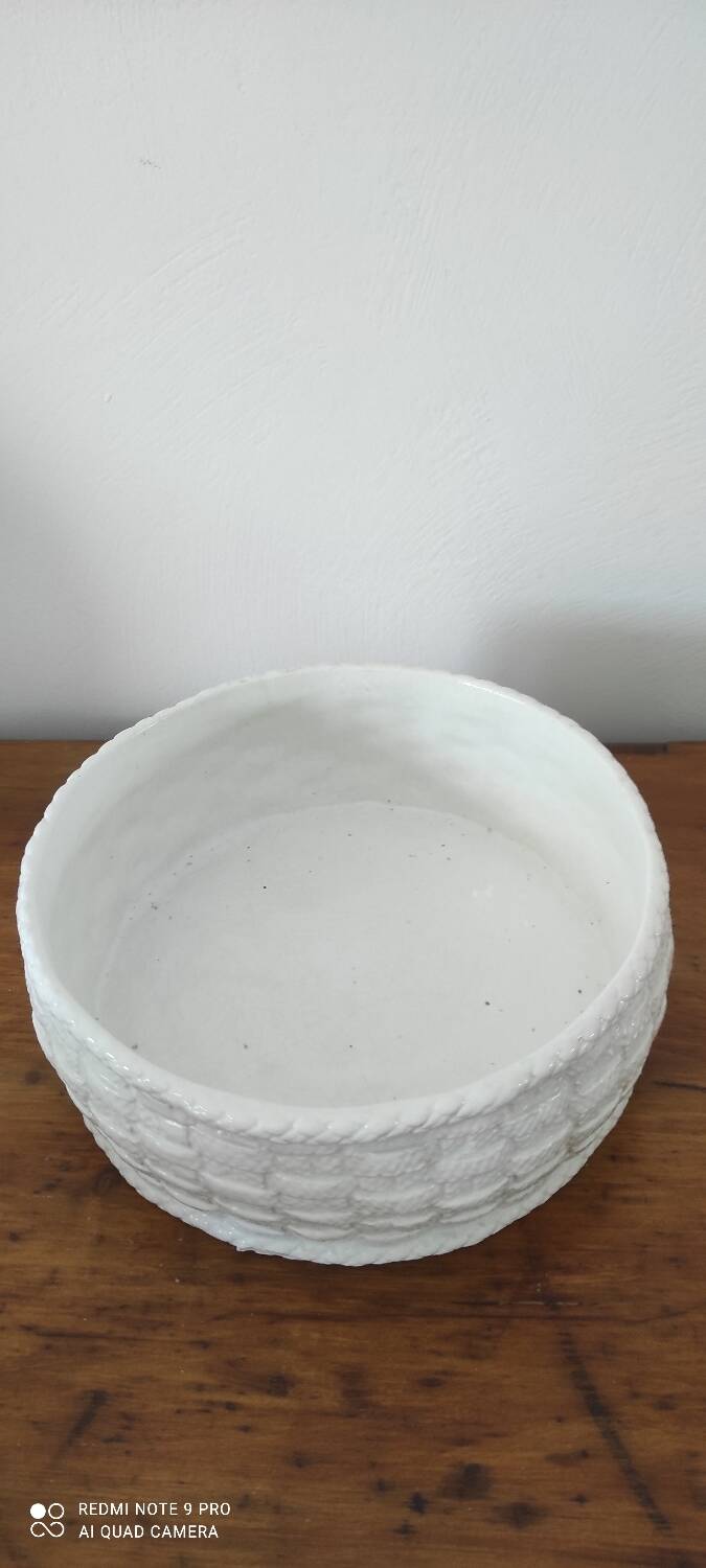 Vintage biscuit or jewelry box