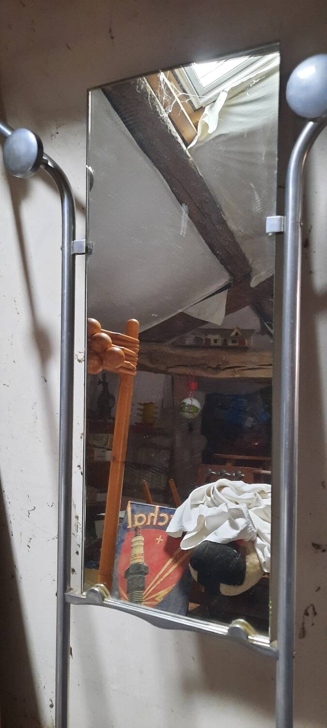 Aluminum floor coat rack