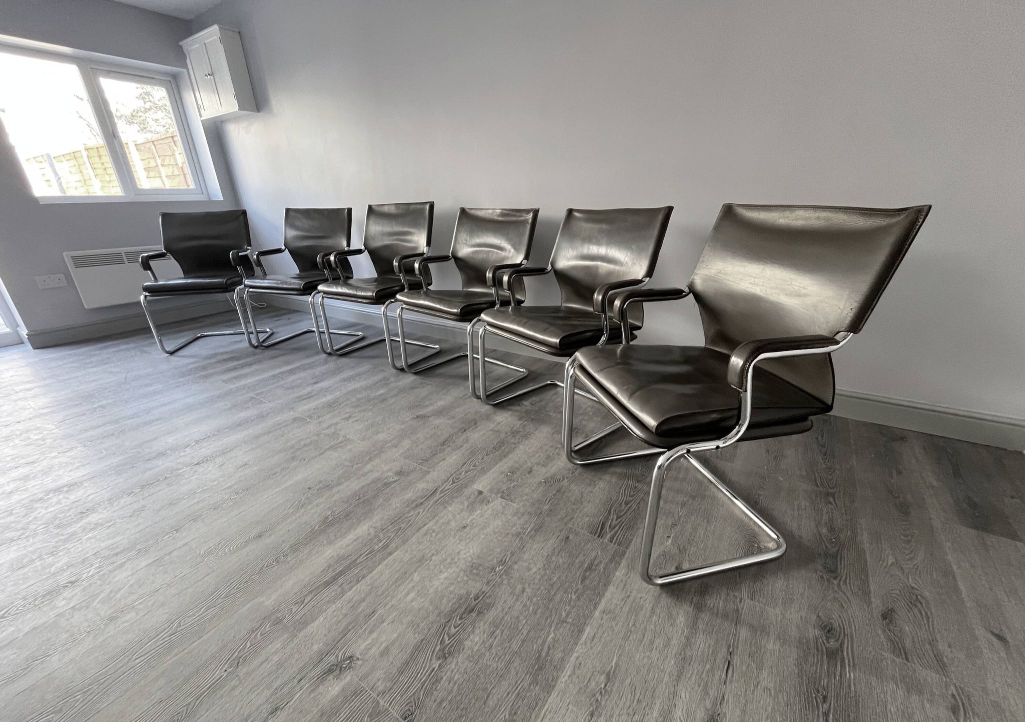 Set of 6 Uno chairs in grey leather on tubular chrome cantilevered frames