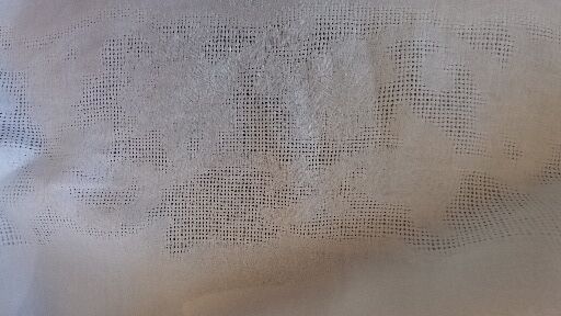 Tablecloth in very fine cotton, light ivory, 2 monograms LH.