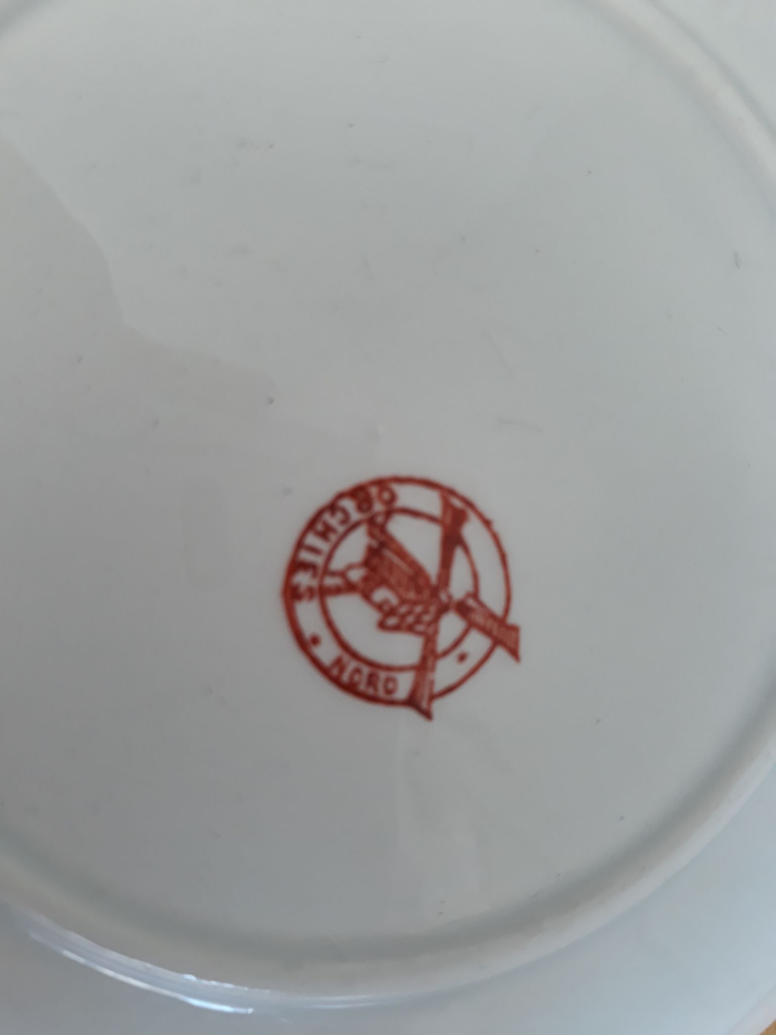 Set of six sub-cups or dessert plates