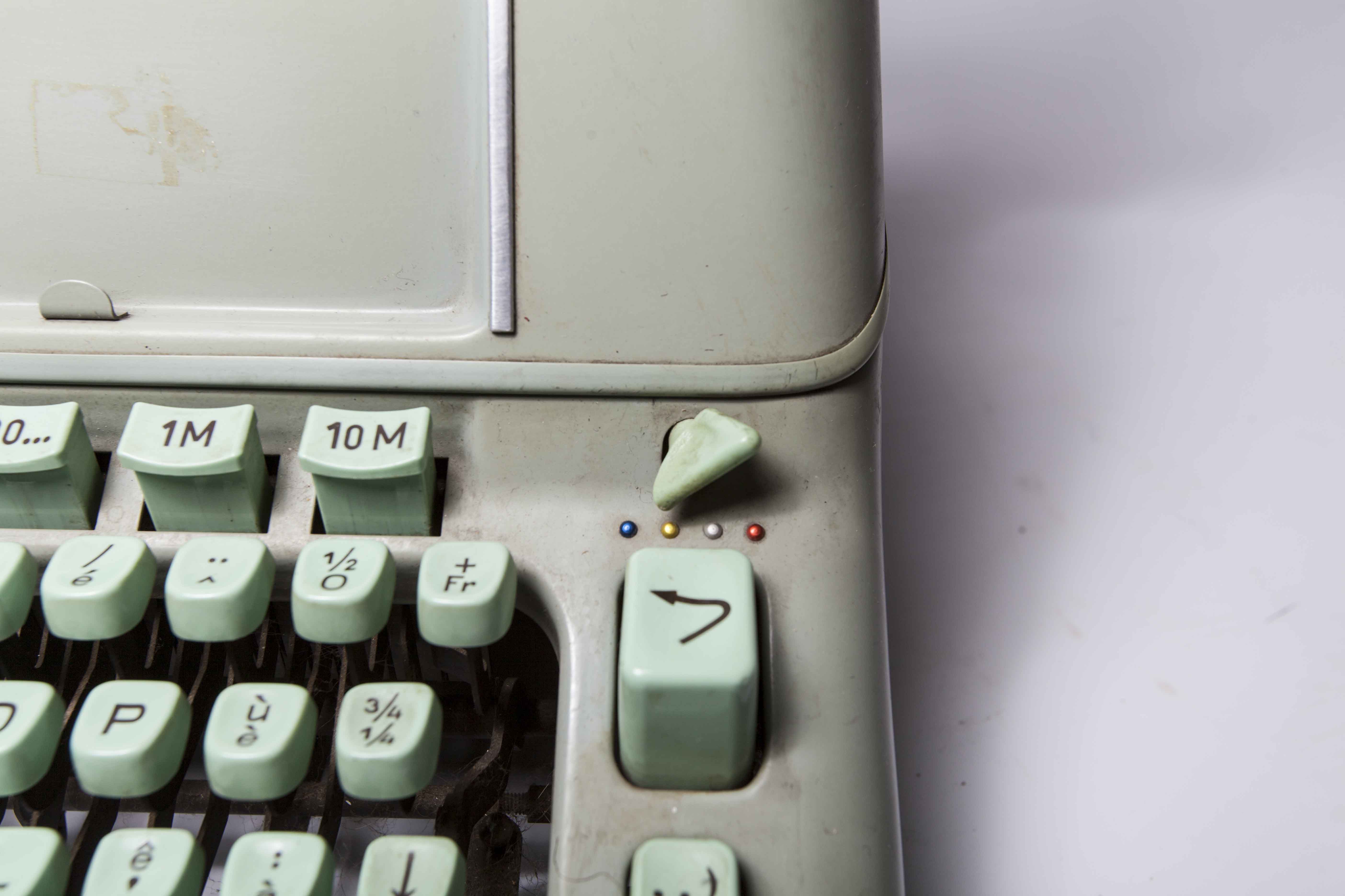 Typewriter Hermès Ambassador green 1962