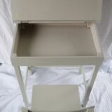 Set desk and his chair