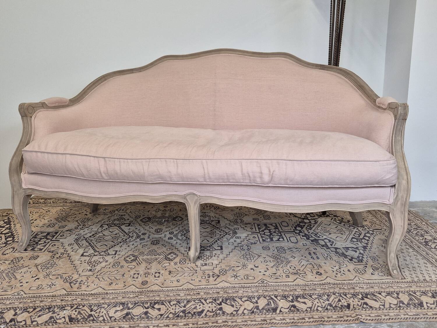 Louis XV style bench sofa in pink fabric and burlap