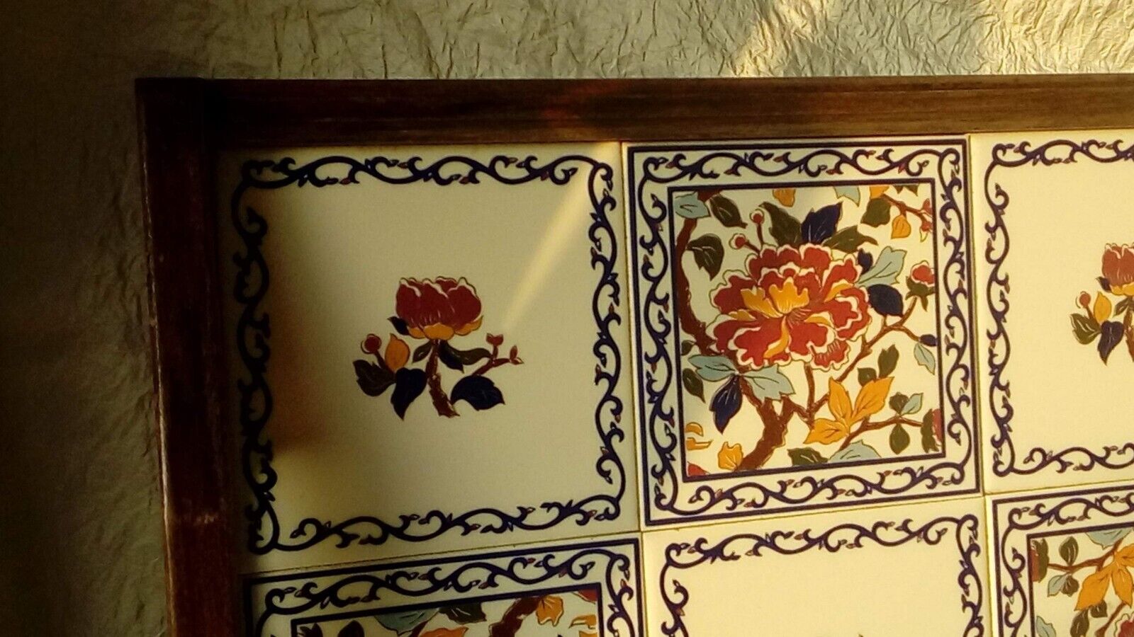 Wooden top and faience of gien decoration peony
