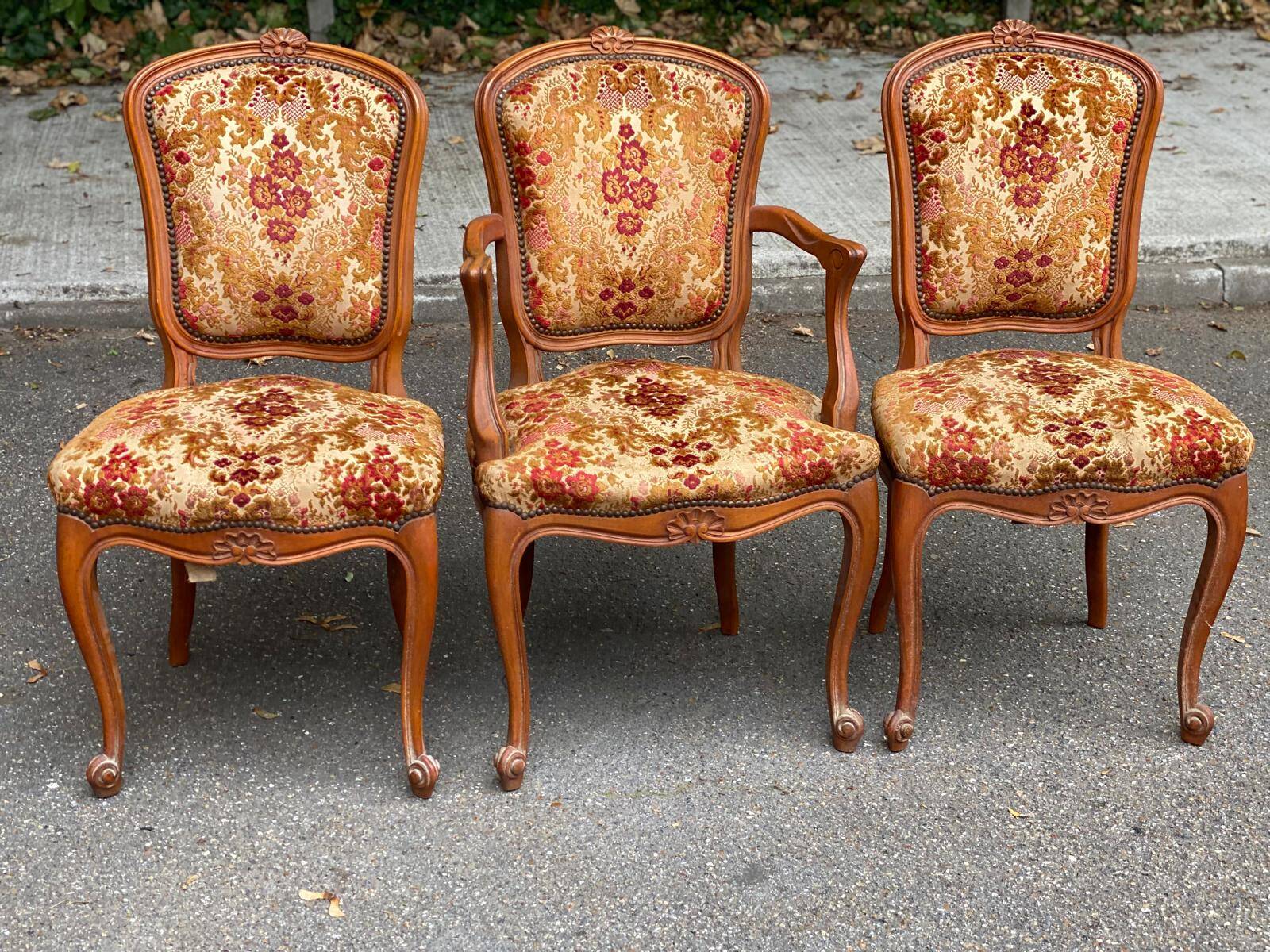 Louis XV armchair in carved solid wood and red and yellow fabric