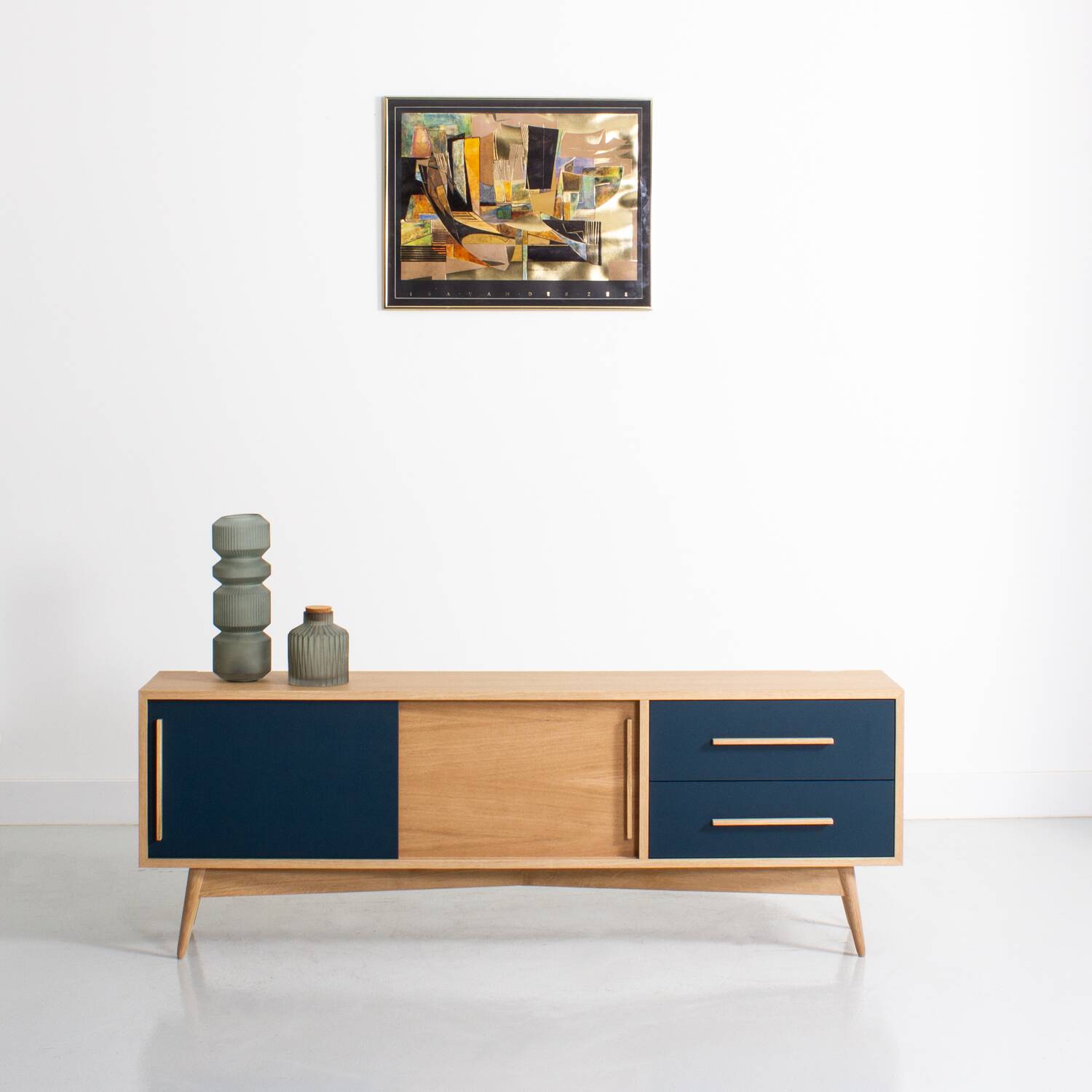 Oak sideboard or TV unit made up of two sliding doors and two drawers