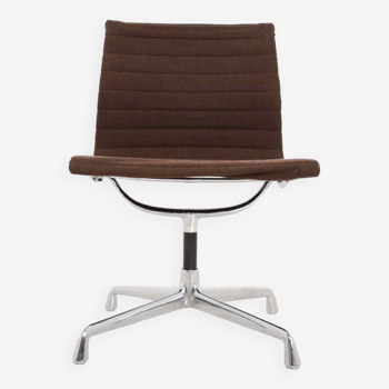 Office chair Model EA 105- Alu Group – 1958 by Charles and Ray Eames Edition Herman Miller