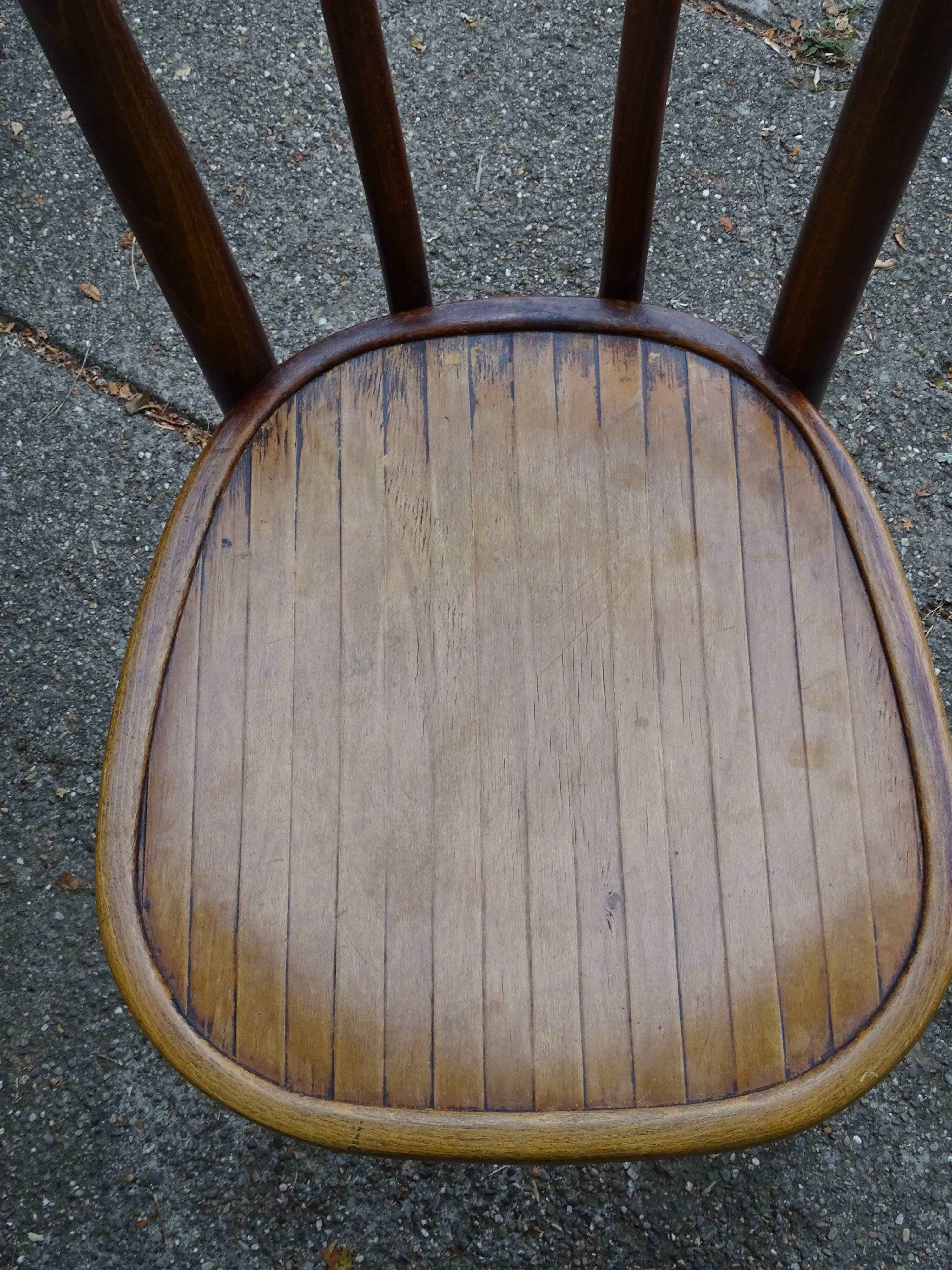 Set of 6 sitting Baumann 1925 Bistro chairs wood, N ° 56 perfect condition.
