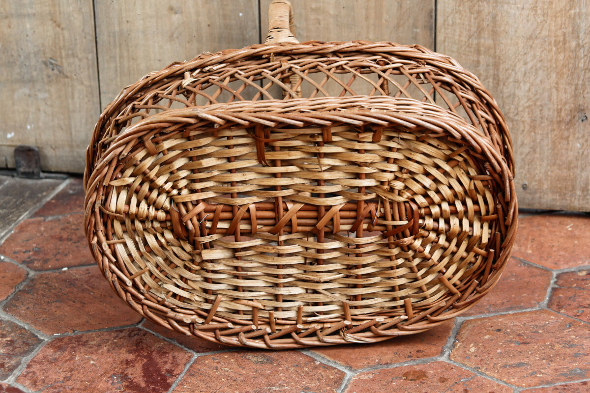 Wicker bottle basket