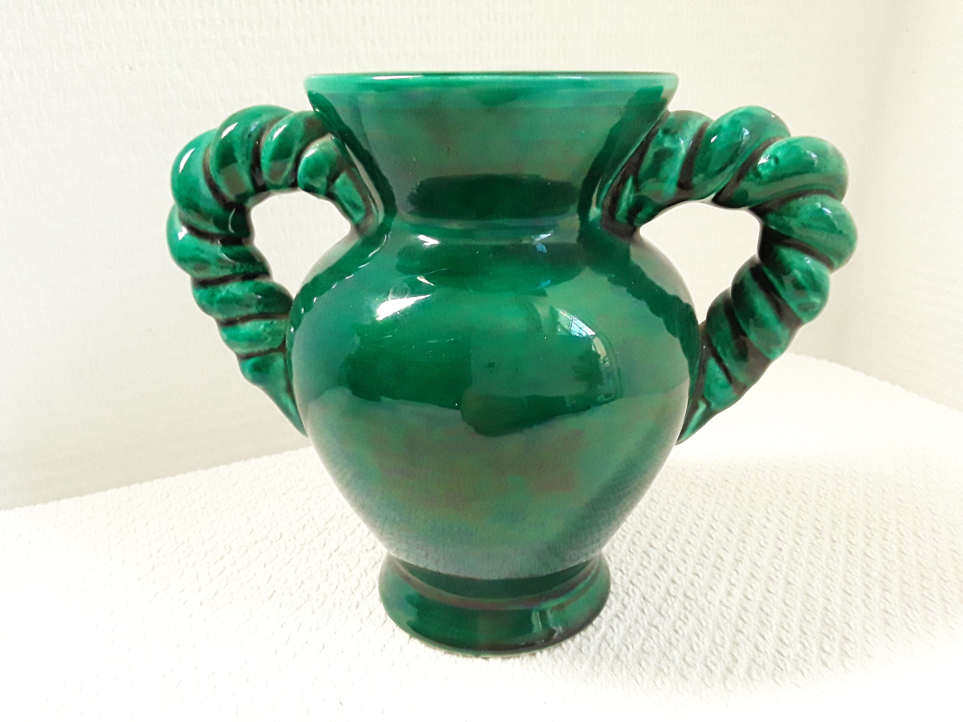 Vase vert Vallauris vintage anses torsadées