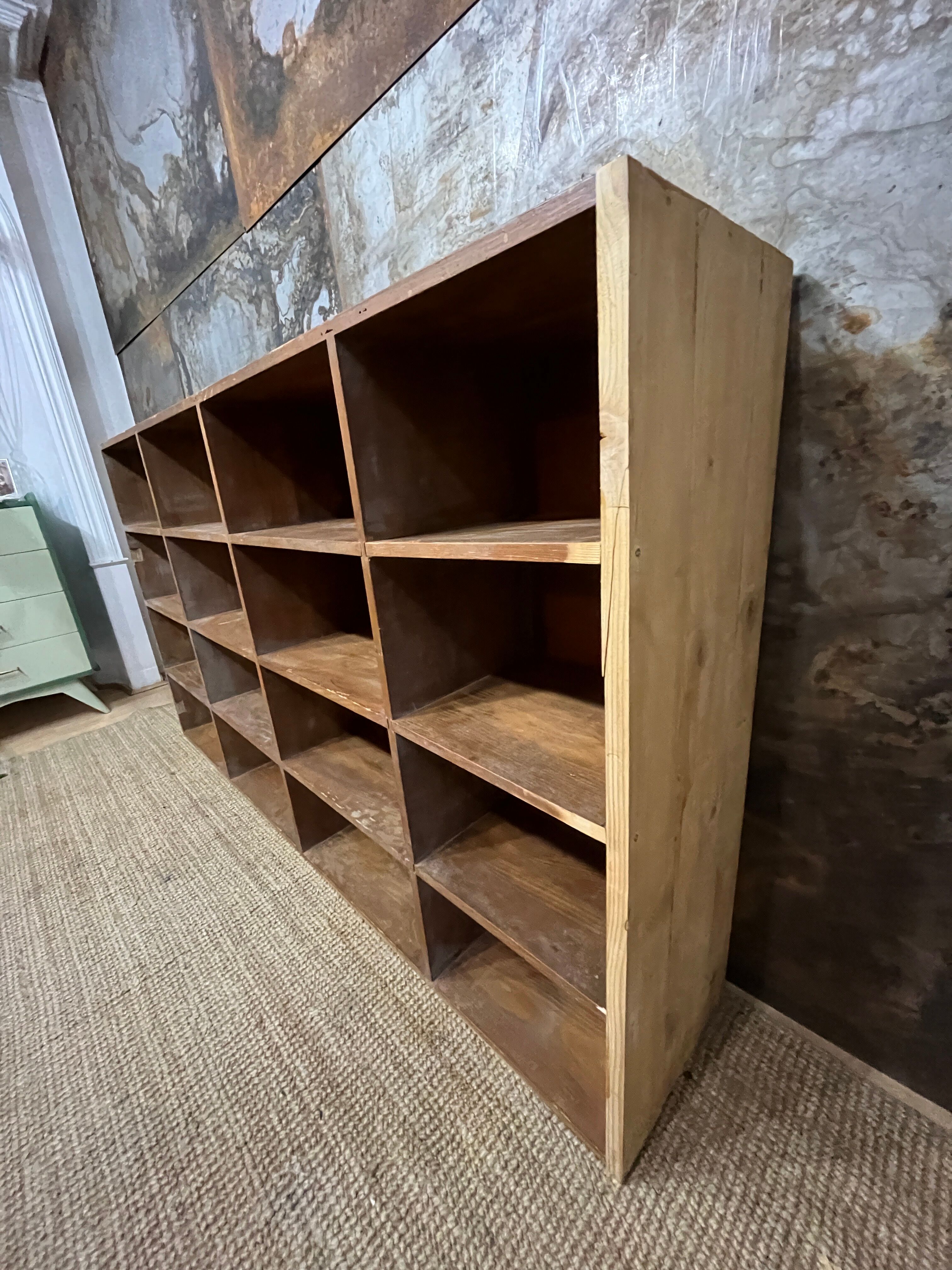 Meuble de métier à casiers