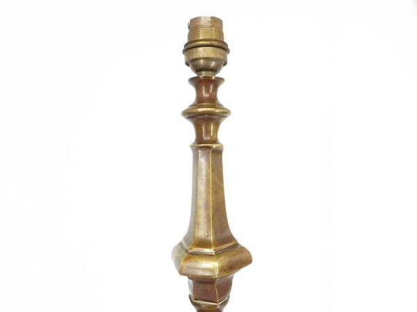 Lampe en bronze massif, base tripode à volutes, style néo-gothique, fin XIX