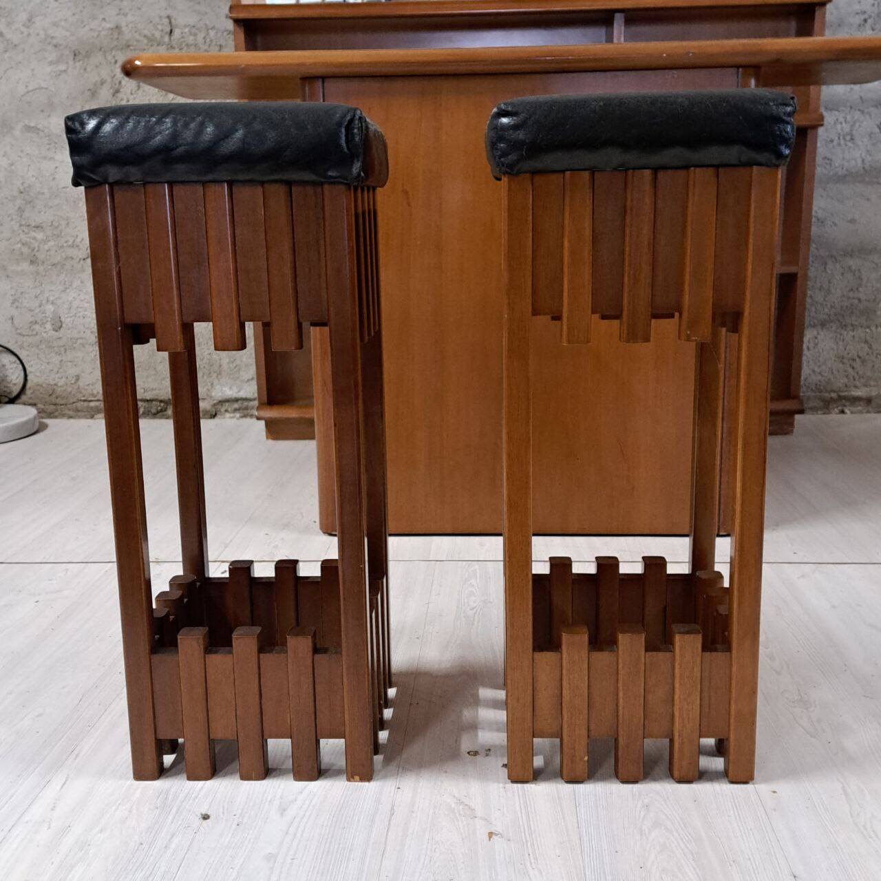 Vintage 70s/80s bar cabinet with stools