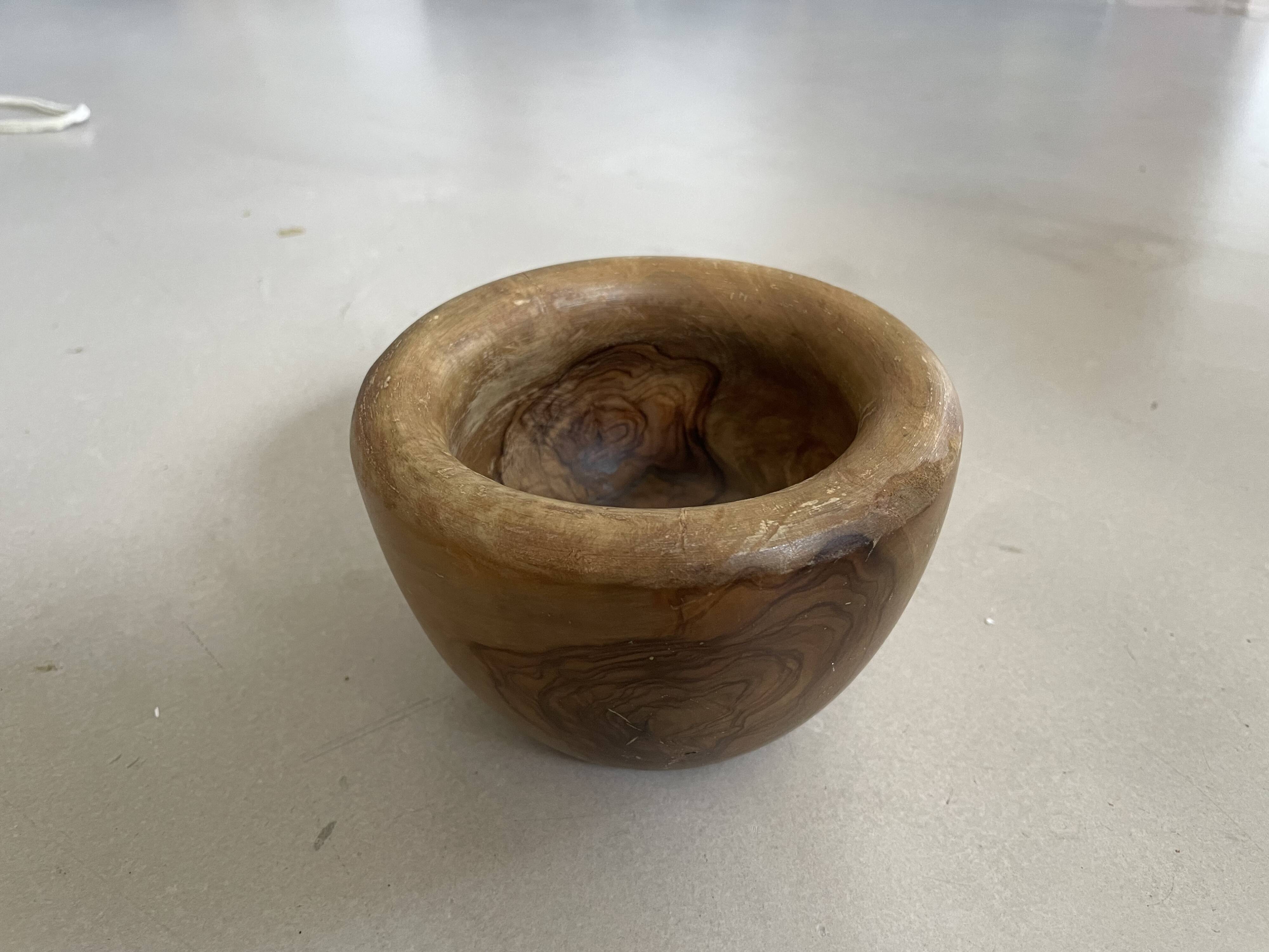 Solid olive bowl