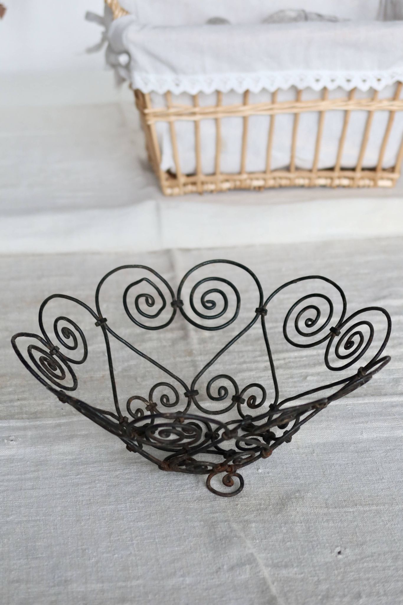 Vintage black metal basket with swirls – Decorative wire salad bowl