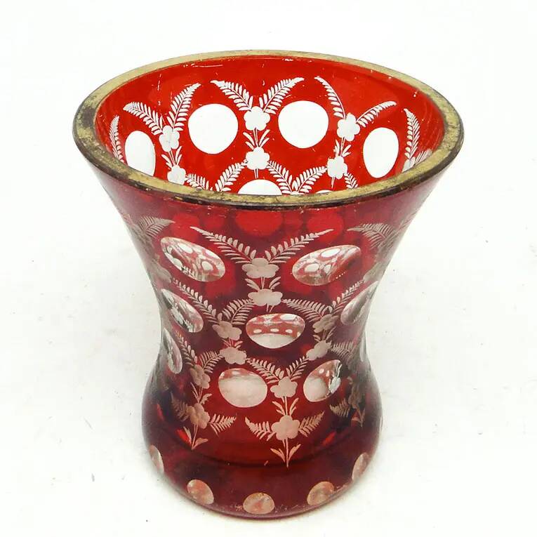 Verre Biedermeier, verre rouge, République tchèque, 19e siècle