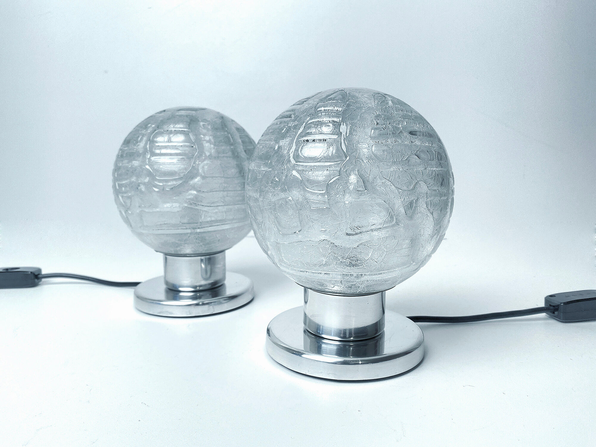 Paire de lampes de table vintage, verre structuré soufflé et chrome, annees 70