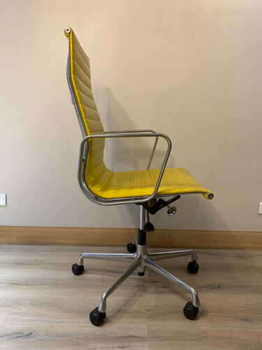 Chaise de bureau en aluminium EA 119 Vitra par Charles & Ray Eames