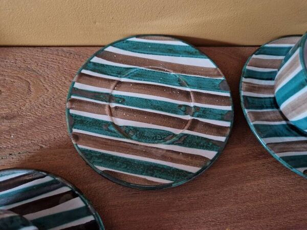 Robert Picault (1919-2000) - Série de 4 tasses et 4 sous tasses en faience