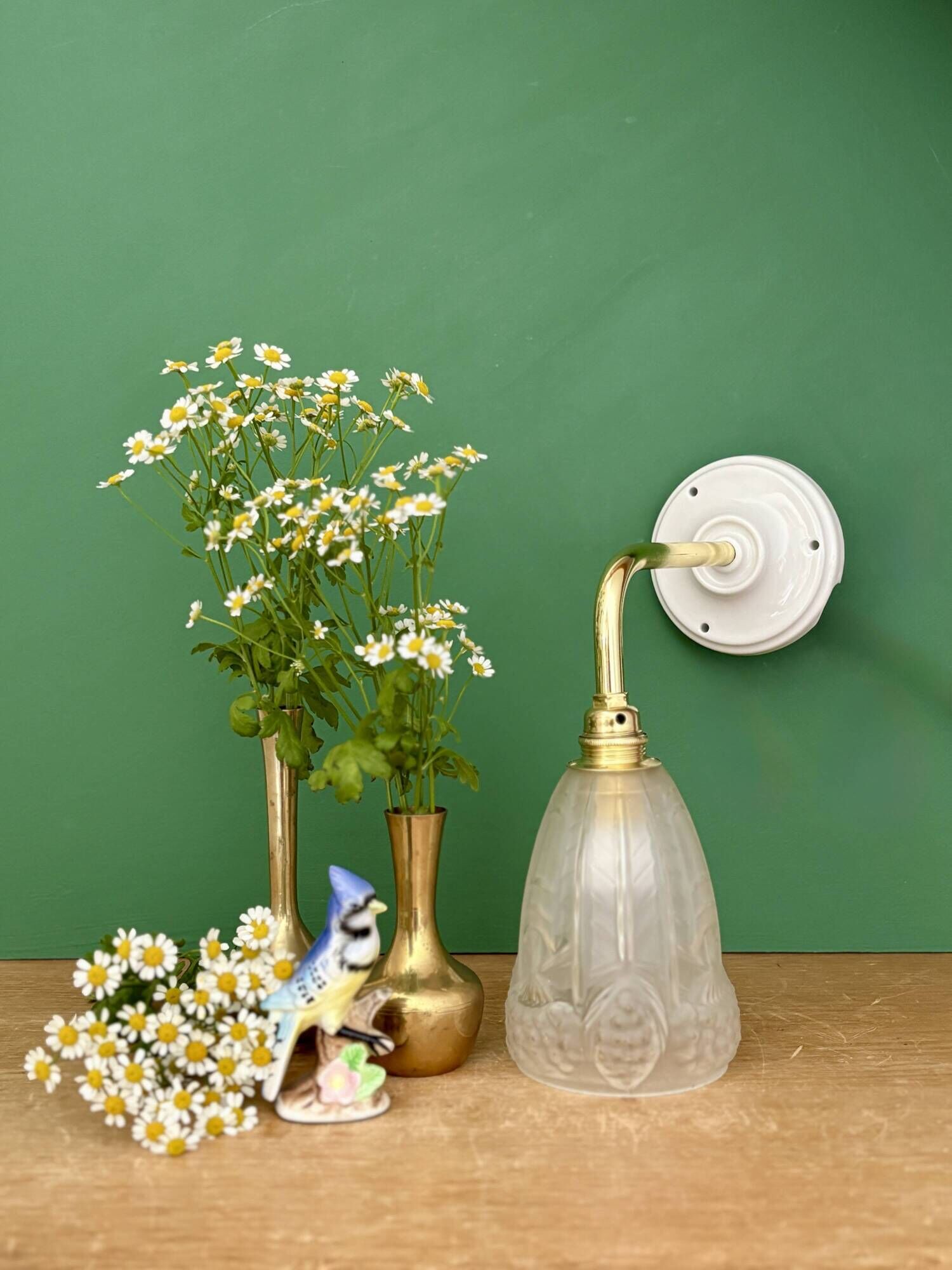 Curved tulip vintage Art Deco wall light in frosted glass