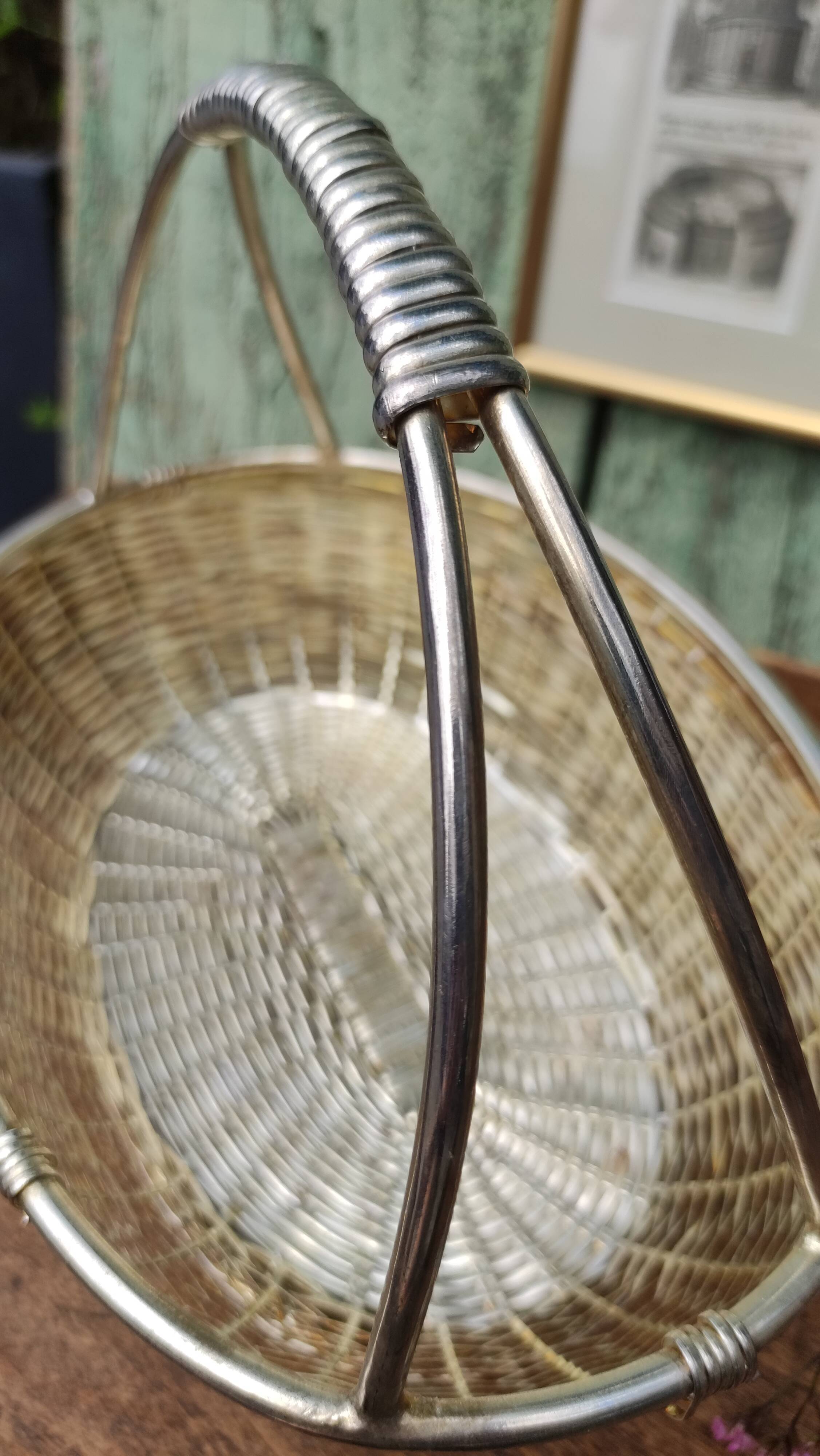 Vintage basket in silver metal