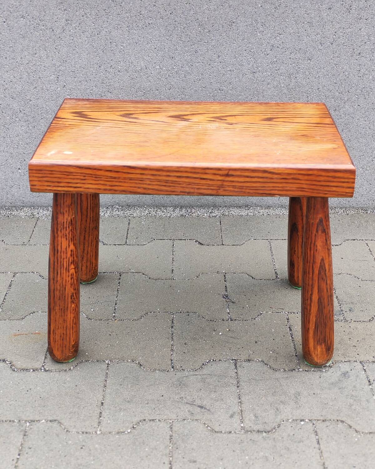 Tabouret bas en chêne 