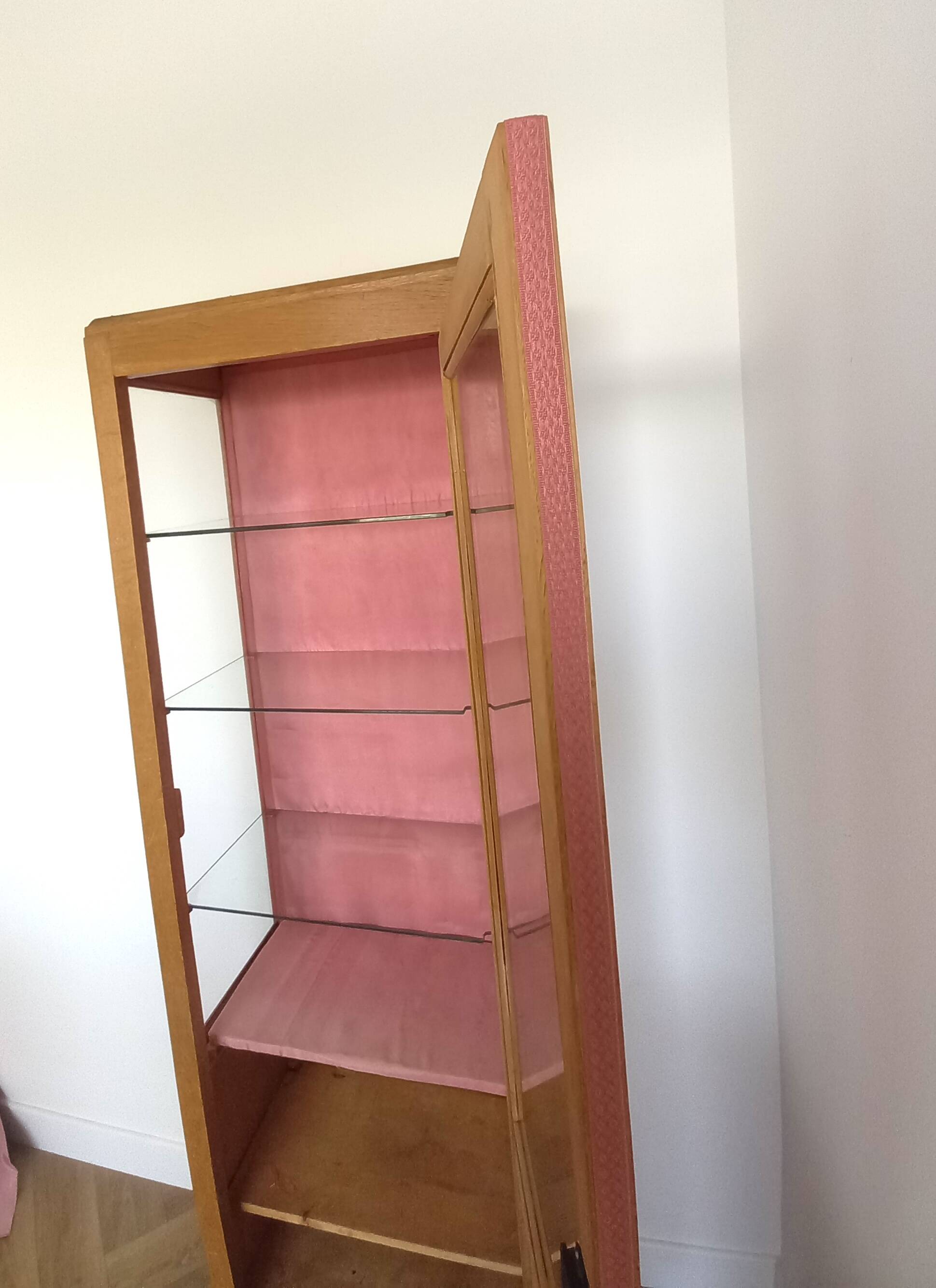 Art Deco display case in wood and glass