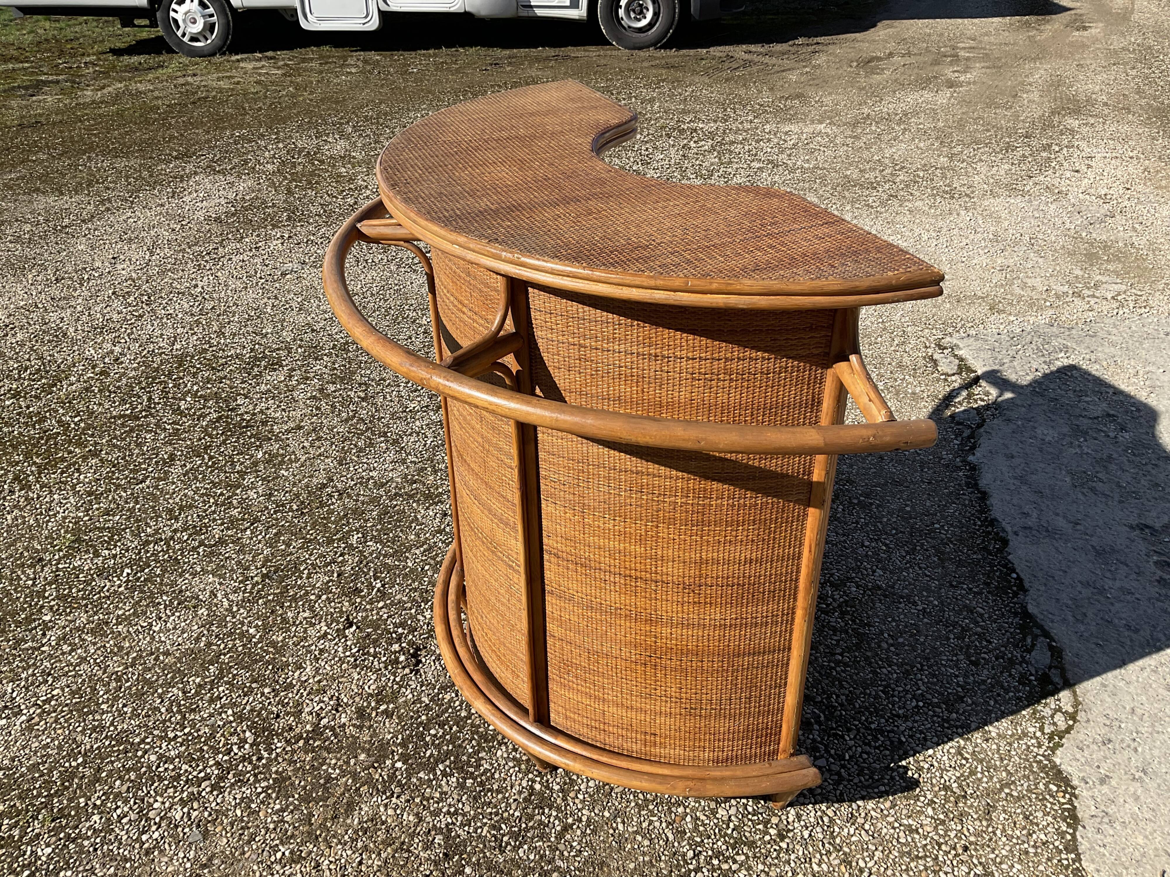 Rattan bar