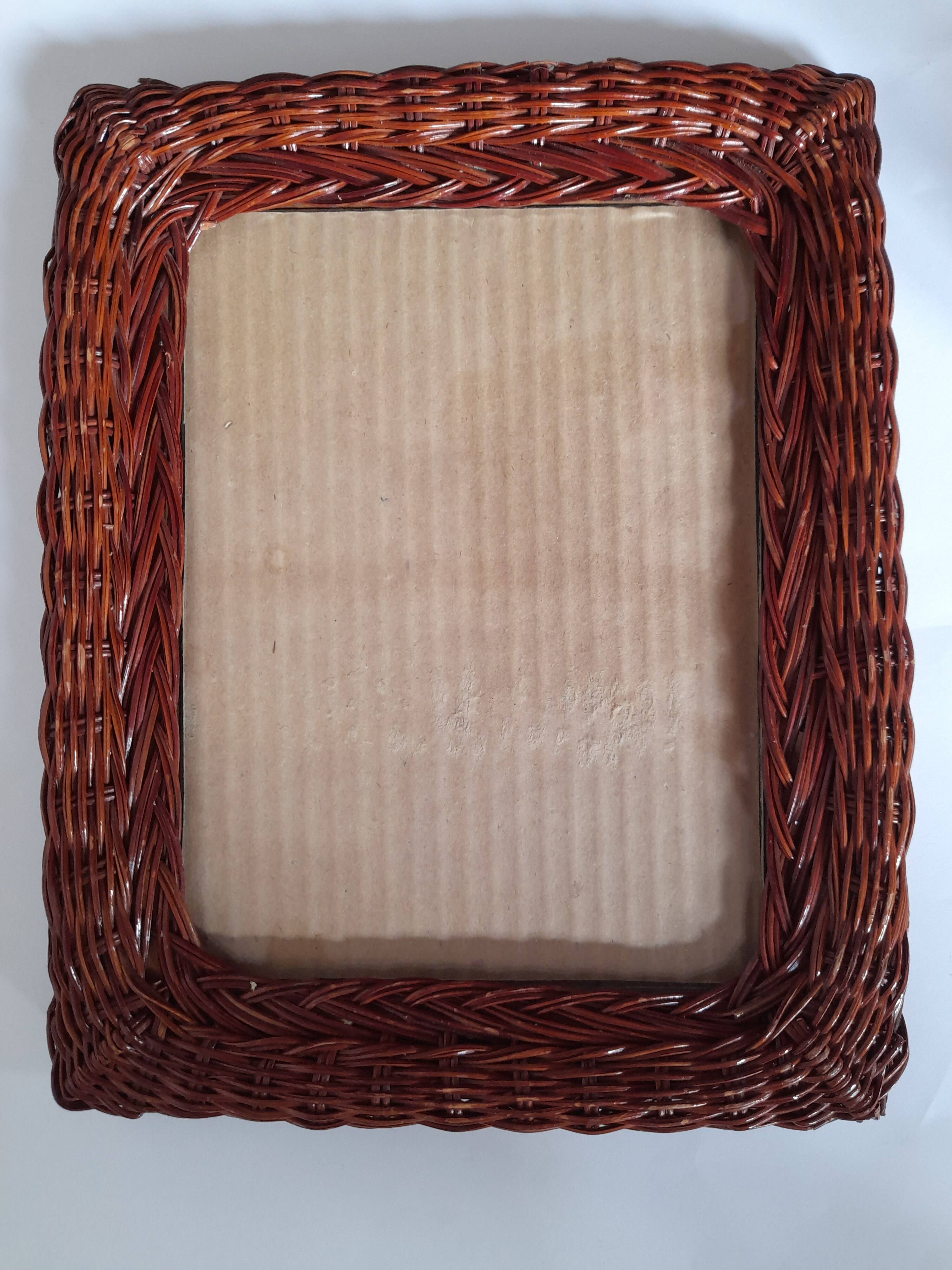 Wicker framed photo frame