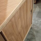 Meuble de métier à portes coulissantes