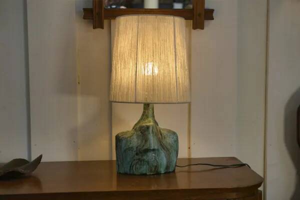 Lampe en céramique brutaliste signée avec abat-jour en lin 1950’s