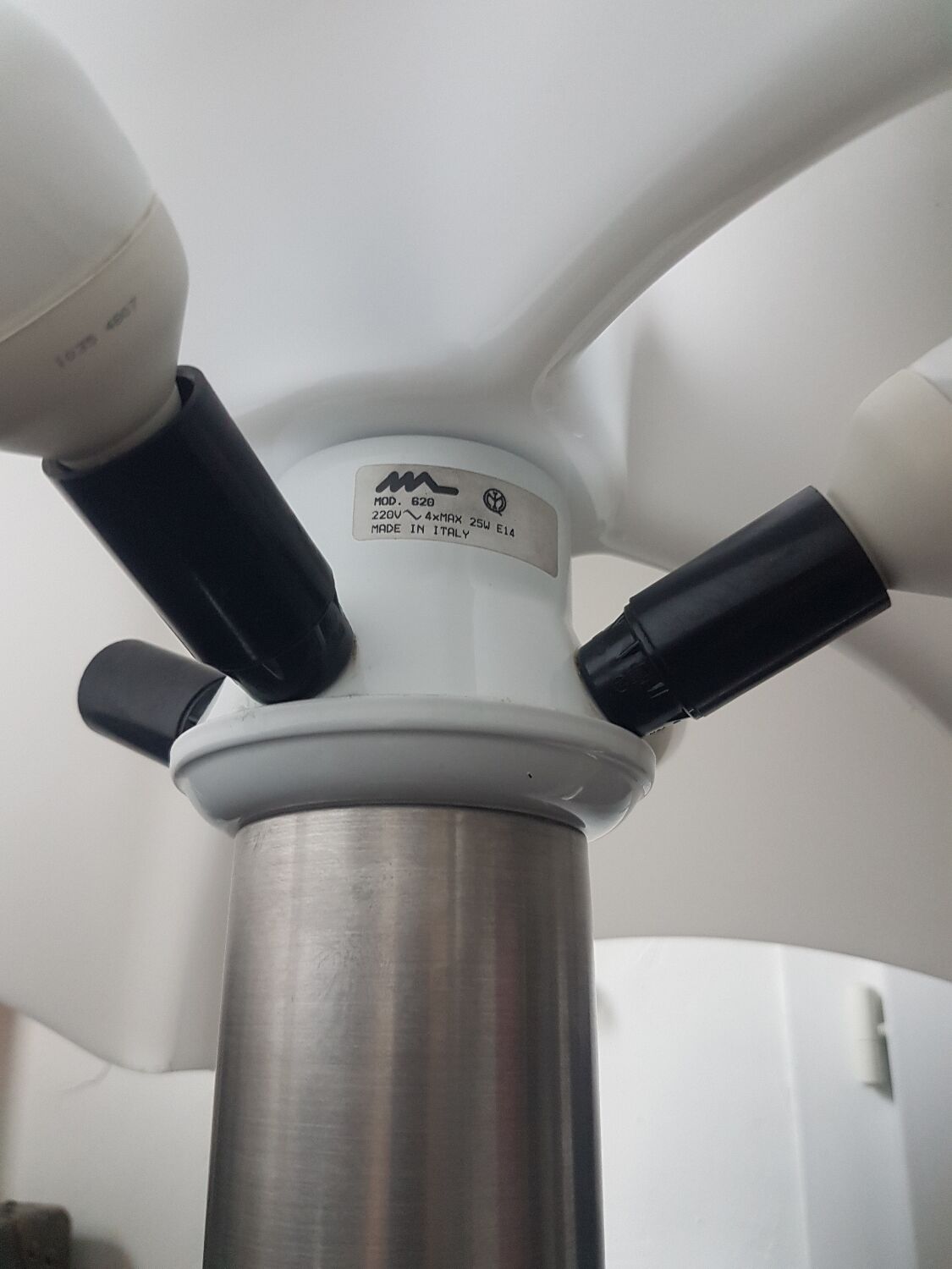 Lampe Pipistrello de Gae Aulenti pour la maison martinelli luce