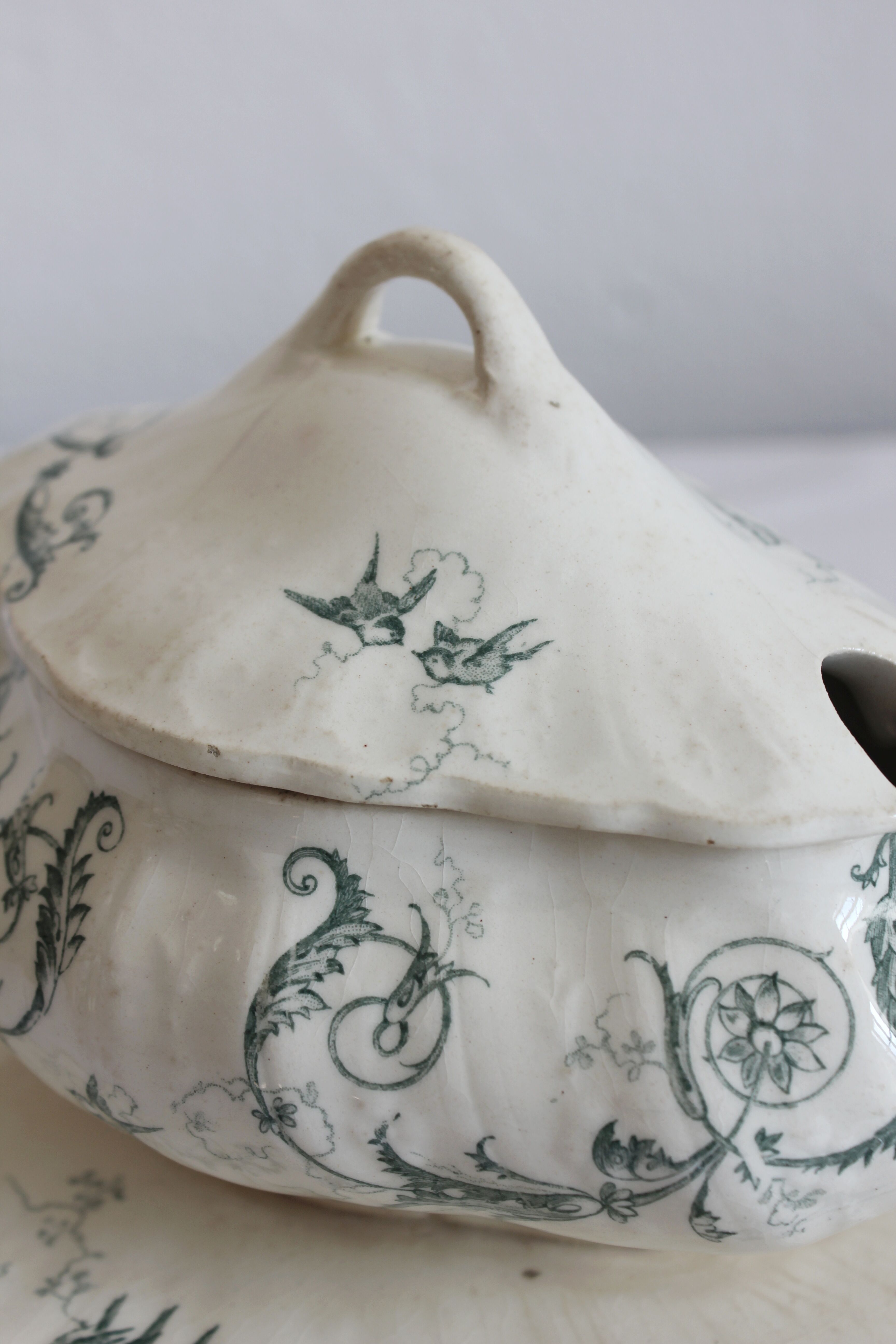 Saucière en terre de fer "Rinceaux" Opaque de Gien