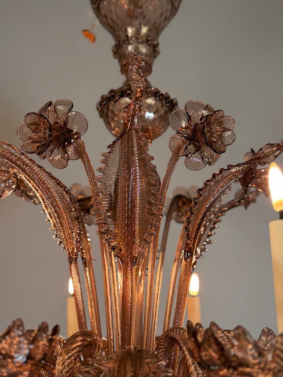 Venetian chandelier in Murano glass in amethyst colour, 8 light arms, 20th century