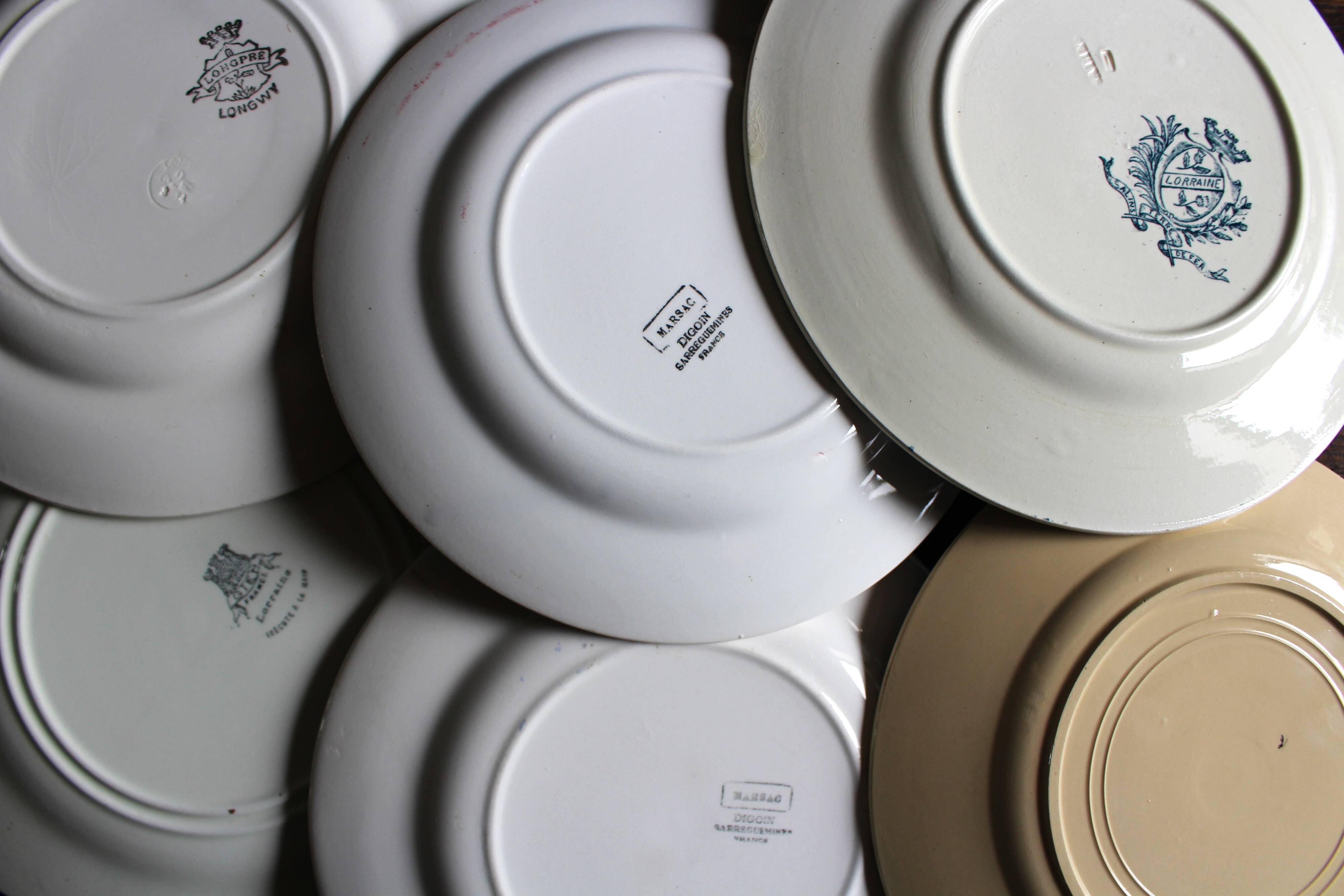 6 mismatched dinner plates