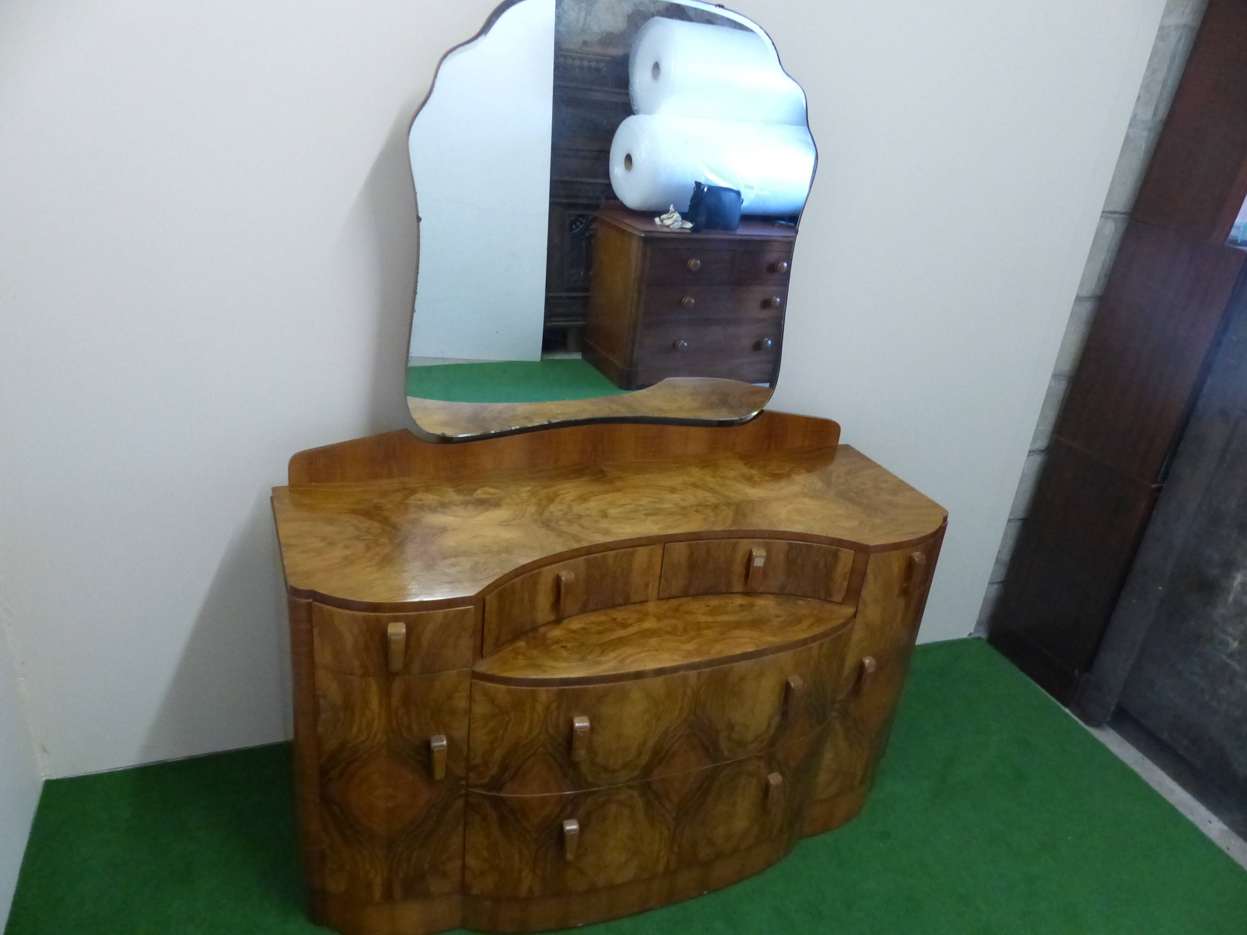 Art deco dressing table