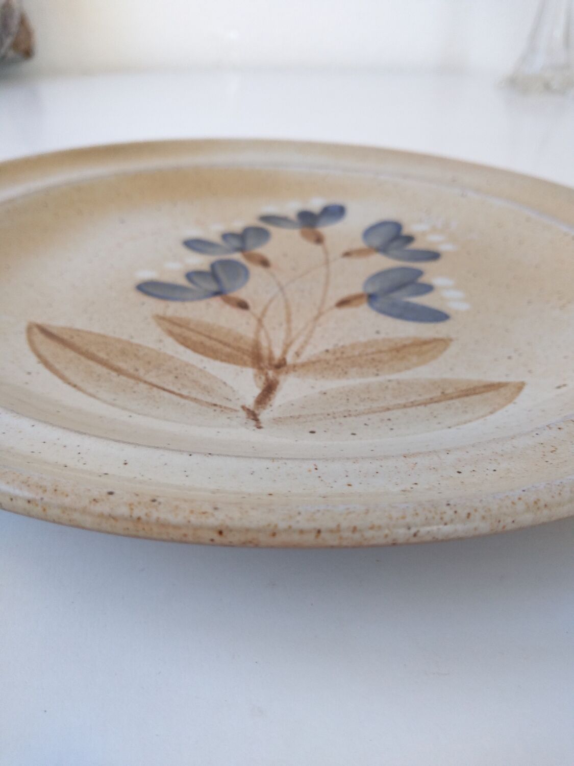 Flat plate in Marais sandstone France beige with blue, white and brown floral decoration