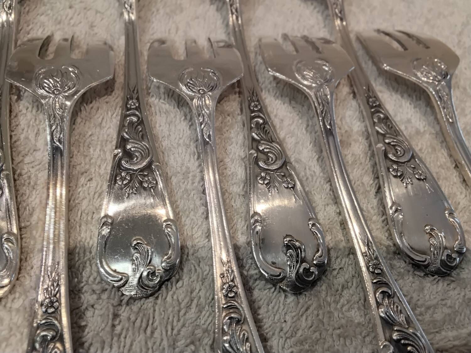 12 silver-plated oyster forks by silversmith Francois Frionnet, Floria