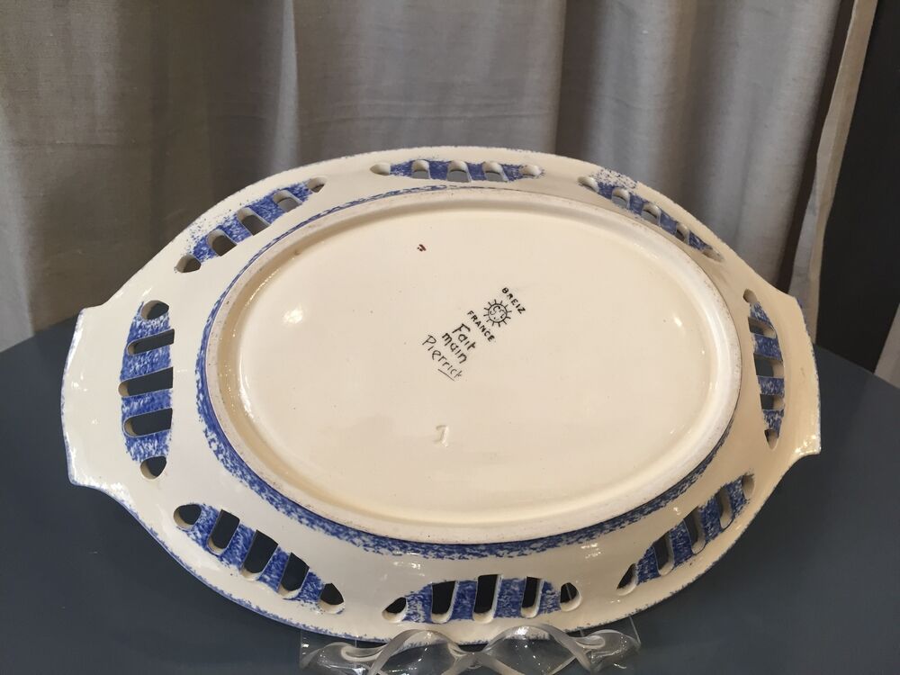 Fruit cup gabriel fourmaintraux breiz pierrick a decor of a couple of bretons