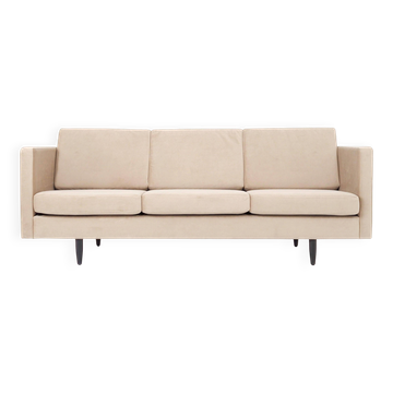 ALTA sofa in beige velvet, Scandinavian design.