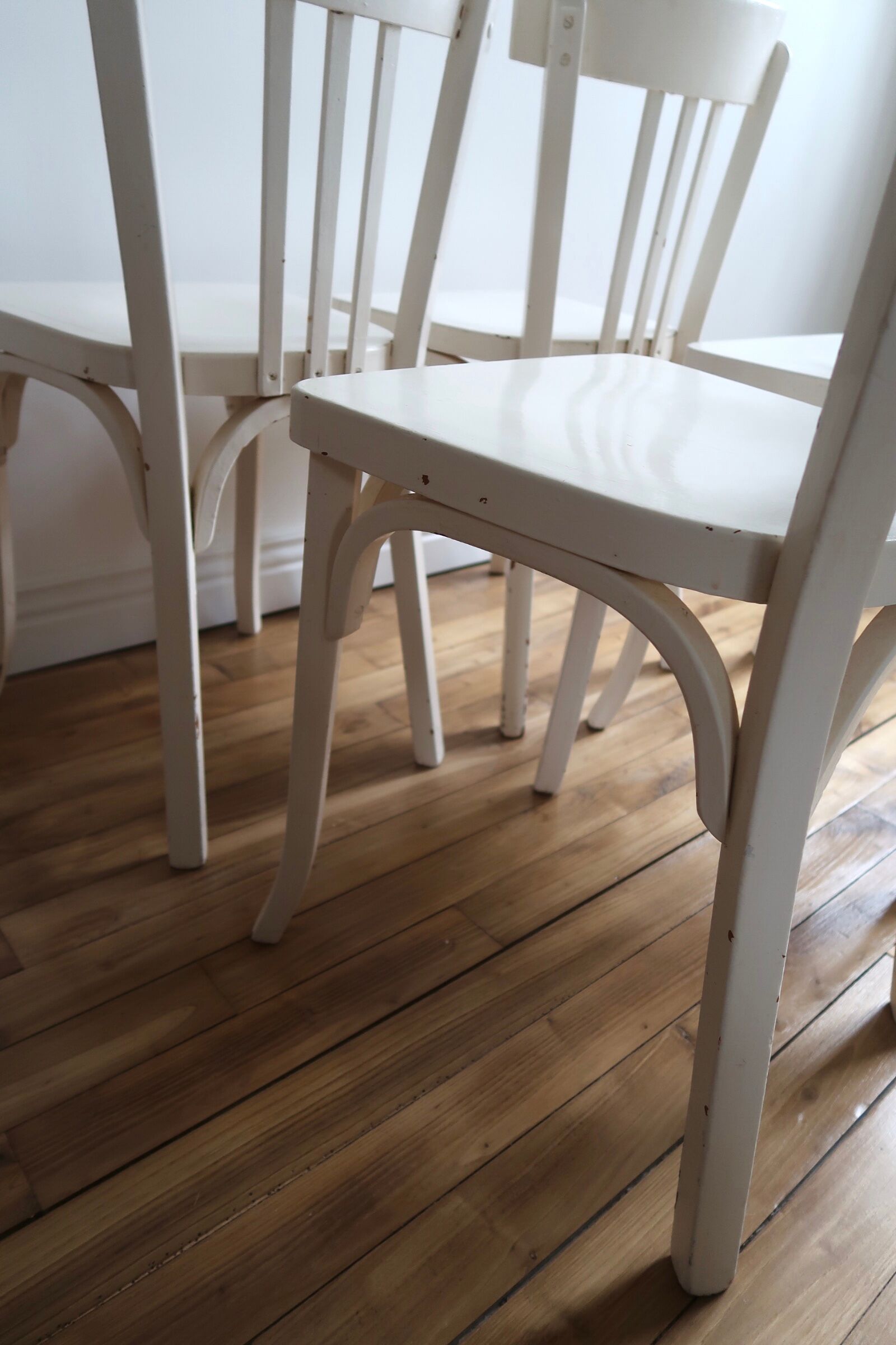 Set of 4 white wooden bistro chairs