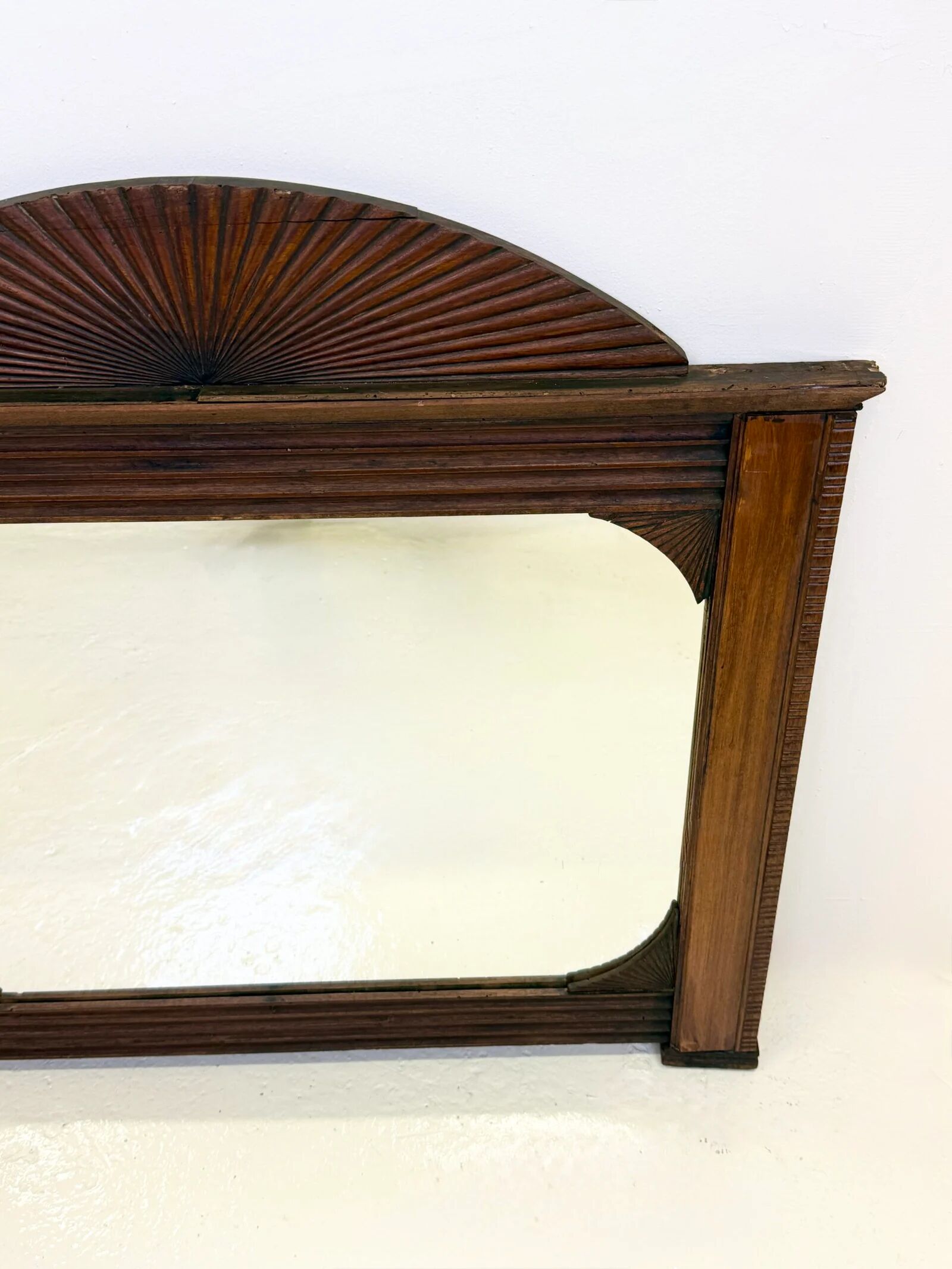 Miroir art déco en bois sculpté, 1930s