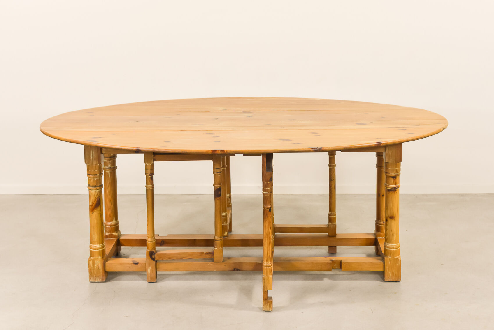 Table gateleg en pin scandinave années 1970
